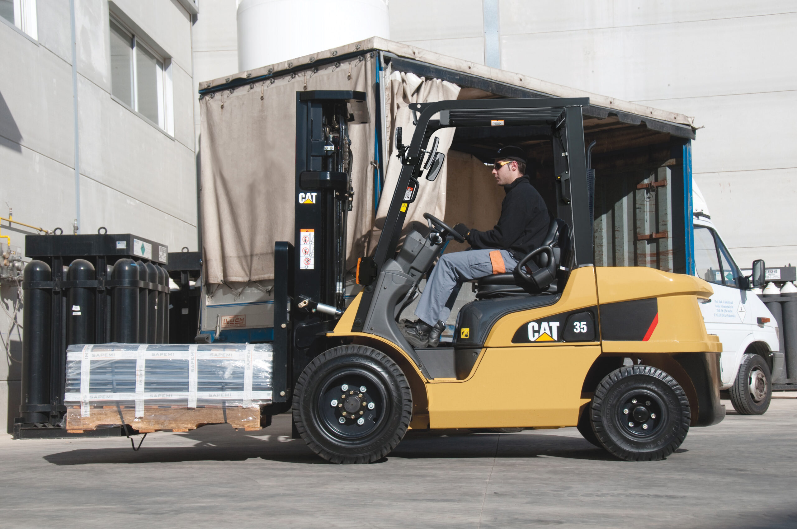 DOES YOUR BUSINESS NEED A NEW FORKLIFT?